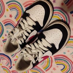 Girl Nike Dunks(GREAT CONDITION)